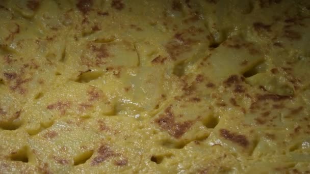 Aardappelen Spaanse Omelet Draaiend — Stockvideo