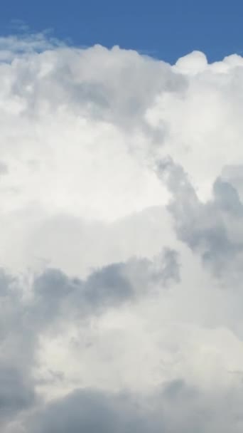 Nuvens Movendo Formando Céu Azul Time Lapse Vertical — Vídeo de Stock