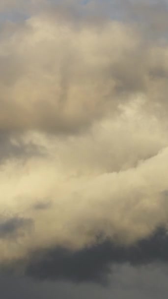 Himmel Ziehen Gewitterwolken Auf Zeitraffer Vertikal — Stockvideo