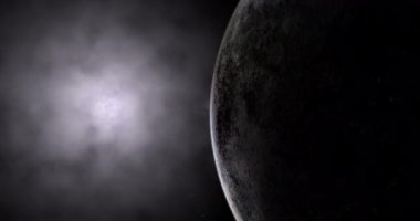 Triton, Neptün 'ün doğal uydusu, uzaysal nebulayla dönüyor.