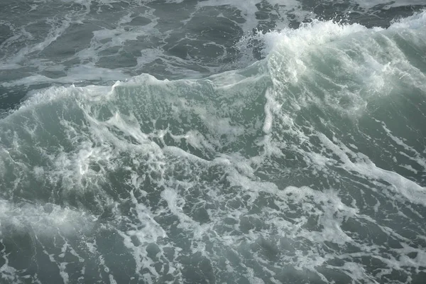 Грубі Хвилі Моря Білою Піною — стокове фото