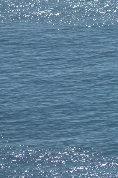 Mar Azul Cálido Con Chispas Blancas Día Soleado — Foto de Stock