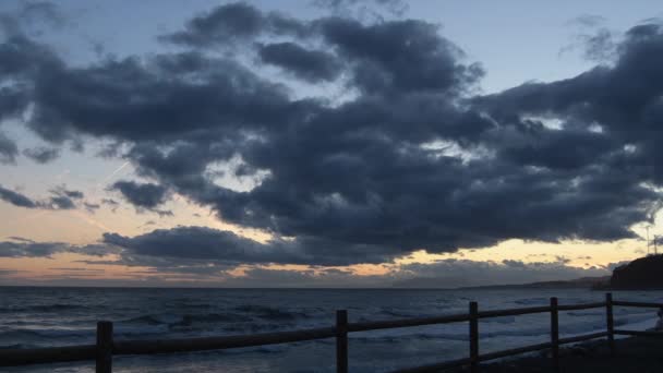 Sonnenuntergang Meer Mit Einem Bewölkten Tag Der Dämmerung — Stockvideo