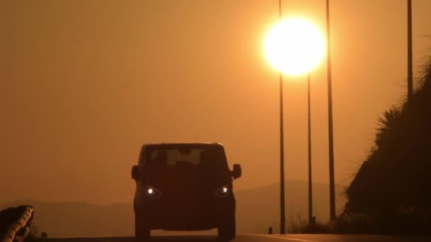 Güneş Batıyor Arabalar Dönüyor — Stok video