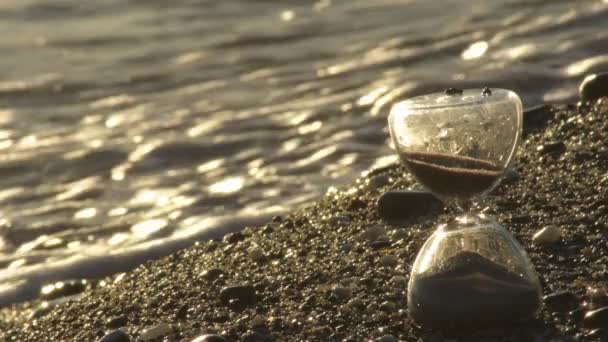 Písečný Časovač Písku Pláže Při Západu Slunce Čas Krátí Změna — Stock video