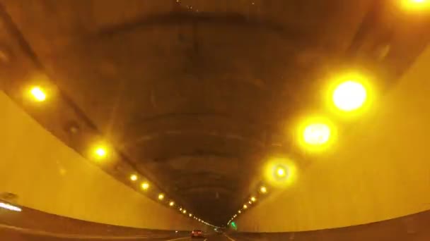 Rijden Een Tunnel Een Bel Terugtrekken Traditioneel Tijd Verstrijken Lijn — Stockvideo
