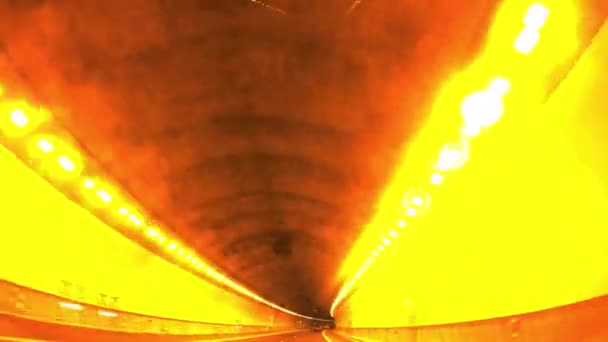 トンネルの中を運転する バックル レトロだ ヴィンテージ ループ — ストック動画