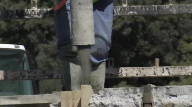 Beton yapı inşaatı yapan operatör