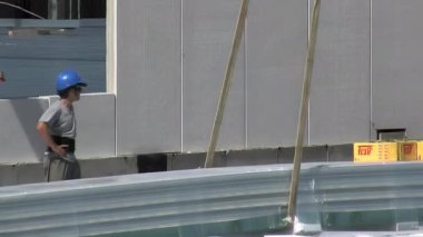 Bir endüstriyel deponun kapağı ya da çatısı için paneller