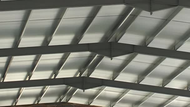 Metallkonstruktion Auf Dem Dach Einer Industriehalle Vergrößerung — Stockvideo