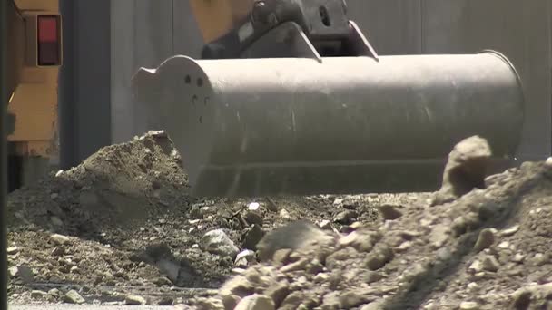 建設現場で汚れを発掘する掘削機 — ストック動画