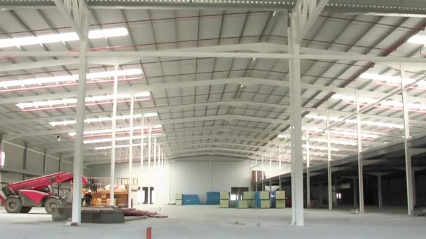 Innenraum Eines Industrielagers Bau — Stockvideo