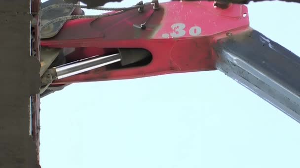 Grue Flèche Transportant Godet Construction — Video