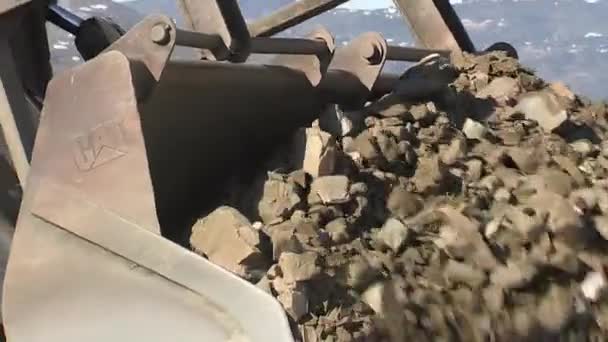 Shovel Excavator Loading Dirt Construction Industrial Warehouse — Stock Video