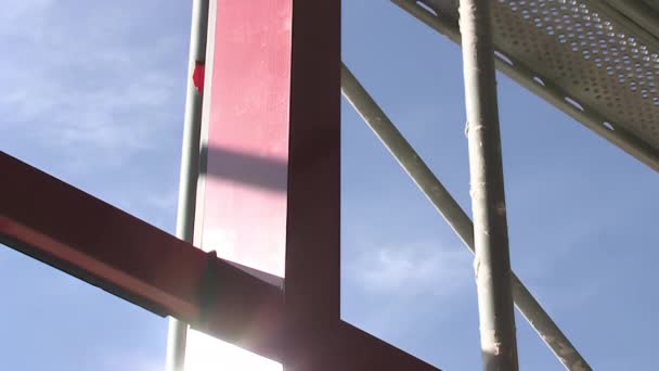 Struktur Der Glasmalerei Der Fassade Eines Industrielagers Vergrößerung — Stockvideo