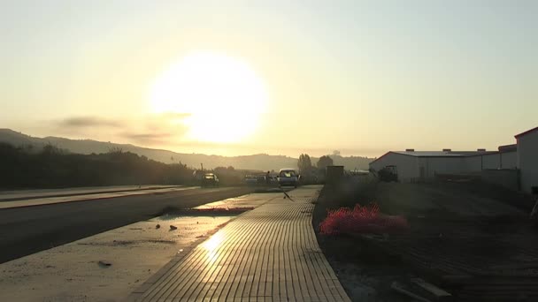 Sidewalk Eines Industriellen Polygons Bei Sonnenaufgang — Stockvideo
