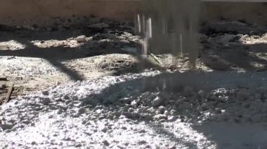 Dövülmüş bir çalışmada betonun düşüşü