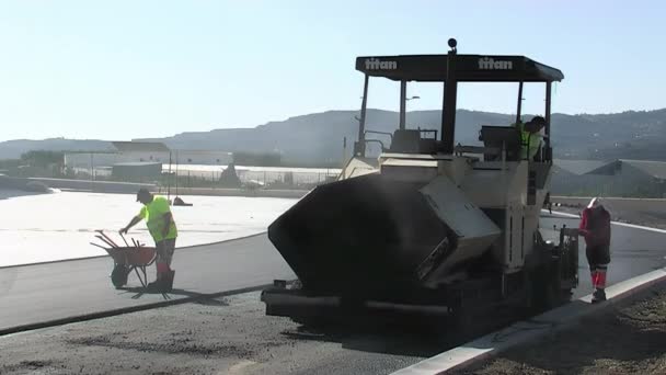 Asfalto Pavimentação Máquina Alcatrão Uma Nova Estrada — Vídeo de Stock