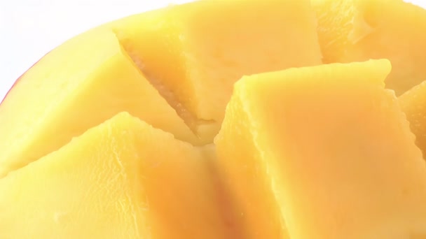 Mango Sabroso Medio Cortado Cubos — Vídeos de Stock