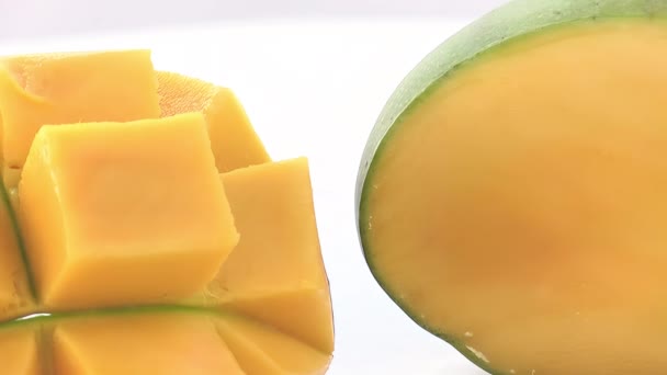 Mango Fruta Cortada Cubos Mango Cortado Medio — Vídeos de Stock