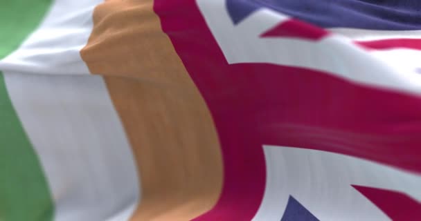 Bandeira Irlanda Reino Unido Acenando Laço — Vídeo de Stock
