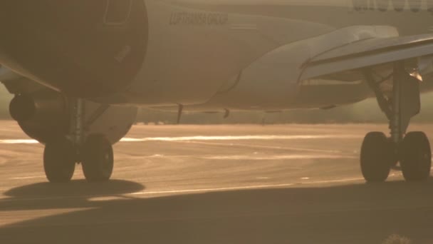 Equipamento Aterragem Avião Passageiros Pista Espera Descolar — Vídeo de Stock