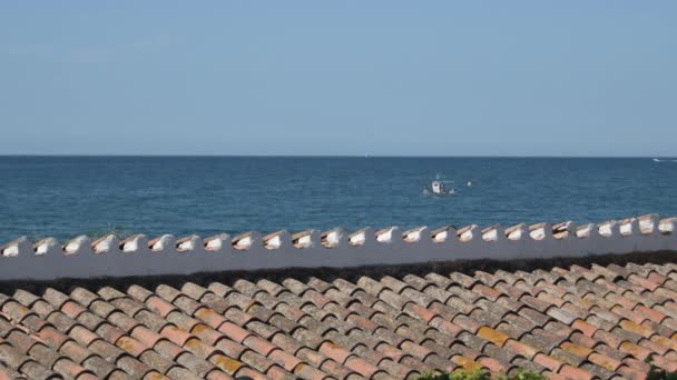 Плитка Крыше Средиземноморского Дома Вместе Пляж — стоковое видео