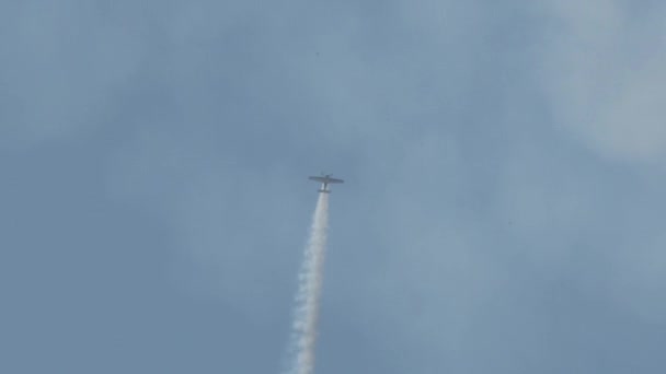 Aircraft Performing Stunts Airshow — Stock Video