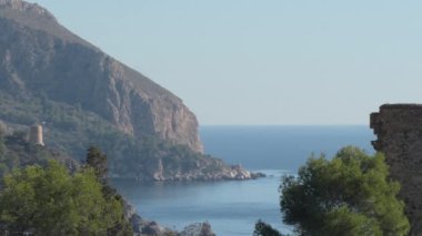 El Pino 'nun Gözcü Kulesi ve La Caleta' nın Gözcü Kulesi, Nerja, İspanya