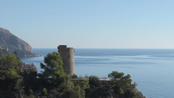 西班牙Nerja的El Pino观望塔和La Caleta观望塔的海岸线 — 图库视频影像