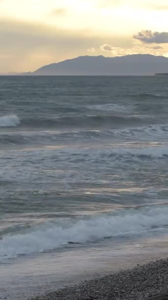 日落时的海滩4K垂直 — 图库视频影像