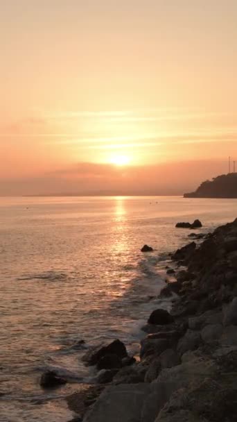 ロッキービーチで日没する — ストック動画