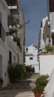 Frigiliana, Frigiliana, İspanya 'nın Akdeniz sokağındaki evler. 10/04/2024