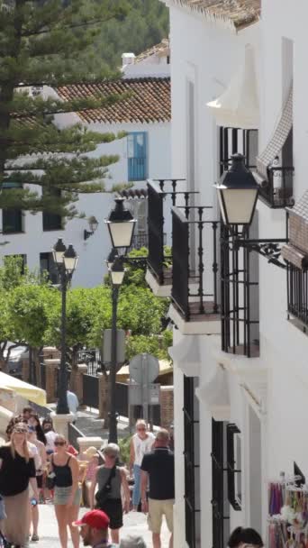 Tipikus Mediterrán Utca Egy Napsütéses Napon Frigiliana 2024 Spanyolország — Stock videók