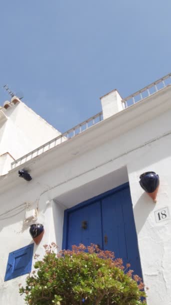 Beyazyıkanmış Bir Evin Tipik Endülüs Mavi Kapısı Frigiliana Spanya — Stok video