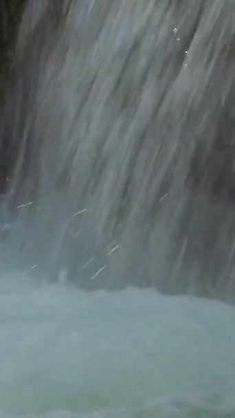 河水落下来了4K垂直 — 图库视频影像