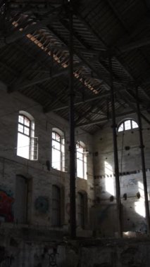 Eski ve terk edilmiş bir fabrikanın içinde, Ingenio San Rafael, Torrox, İspanya