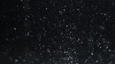 Suyun içinde yüzen parçacıklar