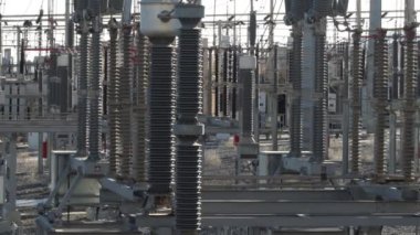 Bir elektrik santralindeki kapasitör bankaları