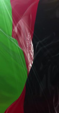 Afganistan bayrağı rüzgarda dalgalanıyor. 4K dikey. Döngü