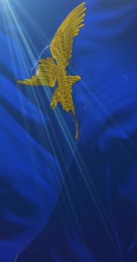 İtalya 'nın Friuli-Venezia Giulia bölgesinin bayrağı. Döngü. 4K Dikey