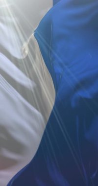 Trani bayrağı, İtalya. 4K dikey. Döngü