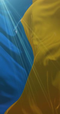 Udine bayrağı, İtalya. 4K dikey. Döngü