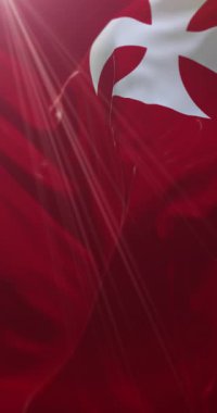 İtalya 'nın Fermo şehrinin bayrağı. 4K dikey. Döngü