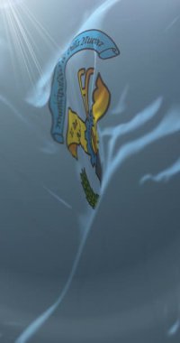 Guatemala 'daki Villa Nueva şehrinin bayrağı. Döngü. 4K Dikey