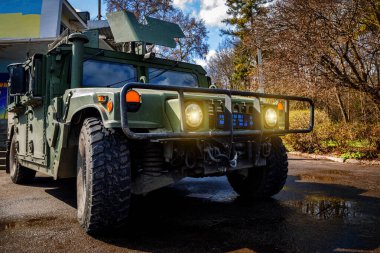 Kyiv. Ukrayna. 26 Mart 2023. Amerikan Hummer 'ı Ukrayna' da savaşta.