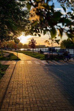 Khmelnytskyi. Ukrayna. 10 Mayıs 2023. Khmelnytskyi şehrinde akşam seti.