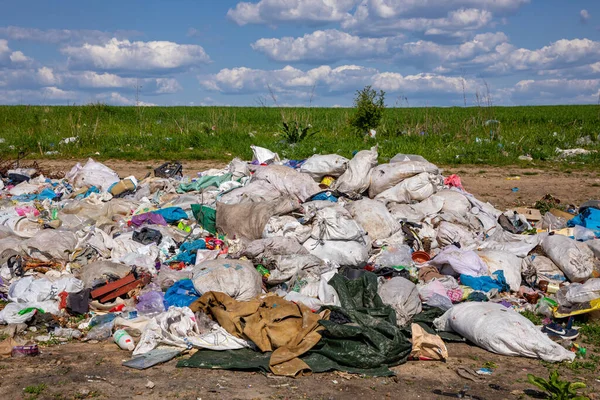 Kyiv Ukrayna Mayıs 2023 Toprağı Kirleten Açık Hava Çöplüğü — Stok fotoğraf