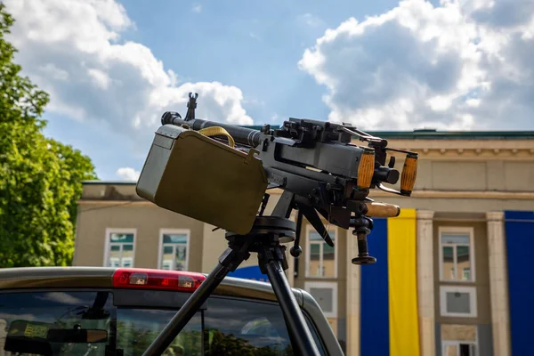 stock image Drone hunters the war in Ukraine. Machine gun for shooting down kamikaze drones. Mobile group against air defense.