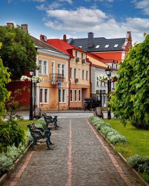 Bir yaz gününde Kamianets-Podilskyi şehrinin güzel mimarisi.